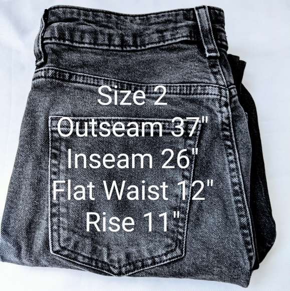 H&M Like New, Black Denim, High Waist, Mom Jeans, 5 Pocket, Sz 2. HP! - Picture 4 of 12